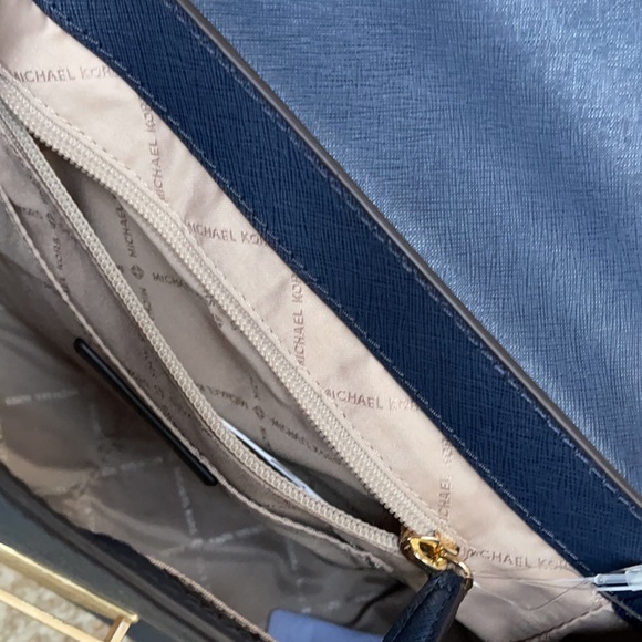 Michael Kors Bridgette MD TH Messenger Navy - Picture 8 of 16